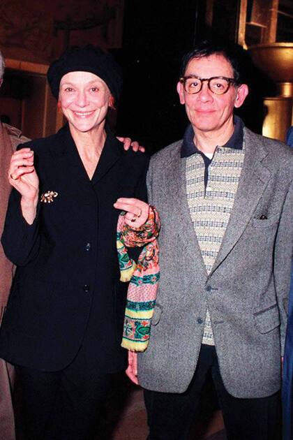 El artista y Marilú Marini, una de sus actrices fetiche, fotografiados en París, en enero de 1999.