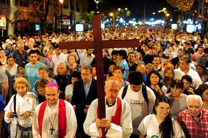 Durante el Viernes Santo, se lleva a cabo el Vía Crucis