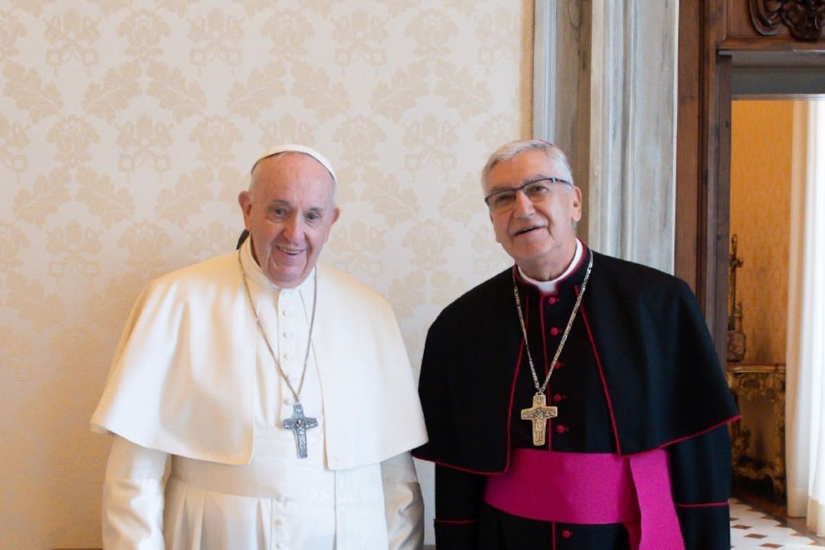 El arzobispo de Lima, junto al papa Francisco