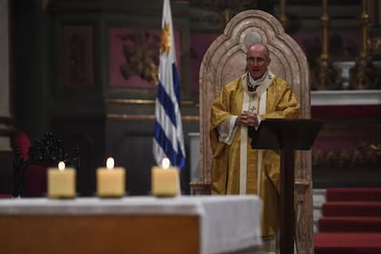 El arzobispo de Montevideo, cardenal Daniel Sturla, dice que la denominación de la Semana de Turismo es “un tema saldado” en Uruguay