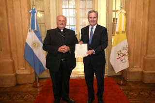 En un gesto de acercamiento, el nuevo nuncio apostólico fue recibido por el canciller Quirno