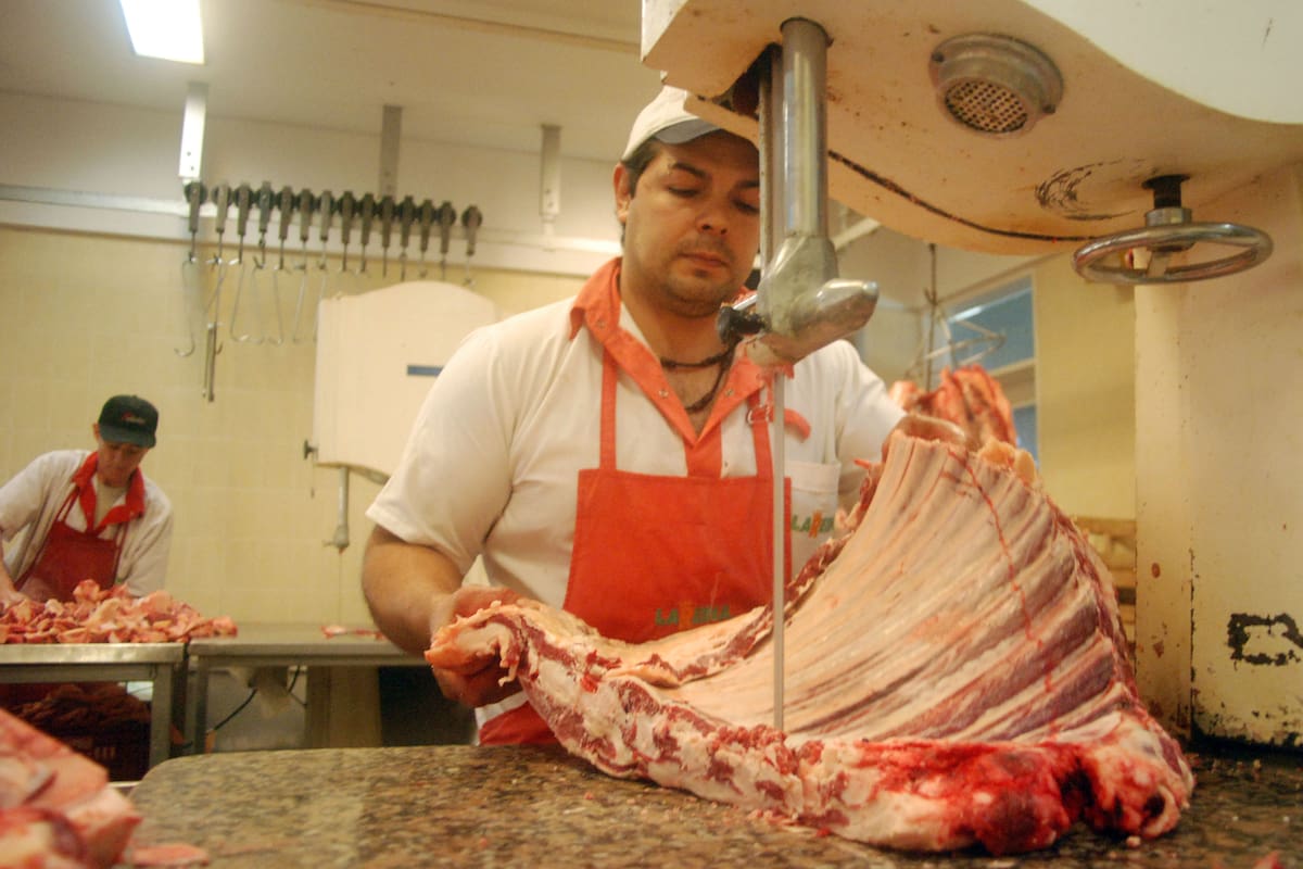 El asado de tira, uno de los cortes favoritos de los argentinos
