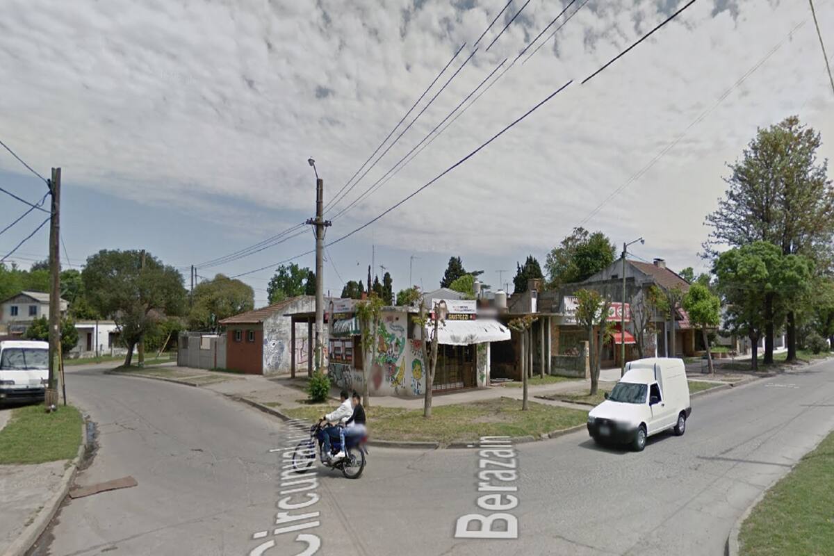 El asaltante efectuó un disparo que impactó en la espalda de Lillo y huyó a bordo de una Mountain Bike negra y turquesa.