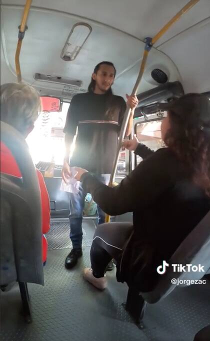 El asaltante insistió por varios minutos, sin lograr su cometido