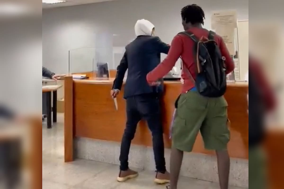 El asaltante tenía un cuchillo (Captura video)