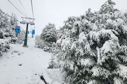 El ascenso por la telecabina Amancay en el cerro Catedral.