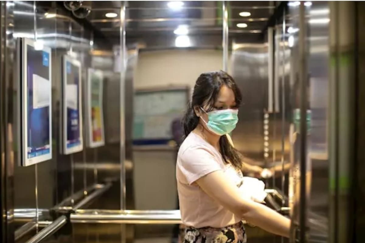 El ascensor es un lugar propicio para el contagio