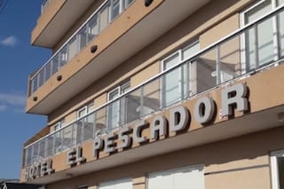 Mataron al dueño de un hotel en la costa y prendieron fuego la habitación donde dejaron el cuerpo
