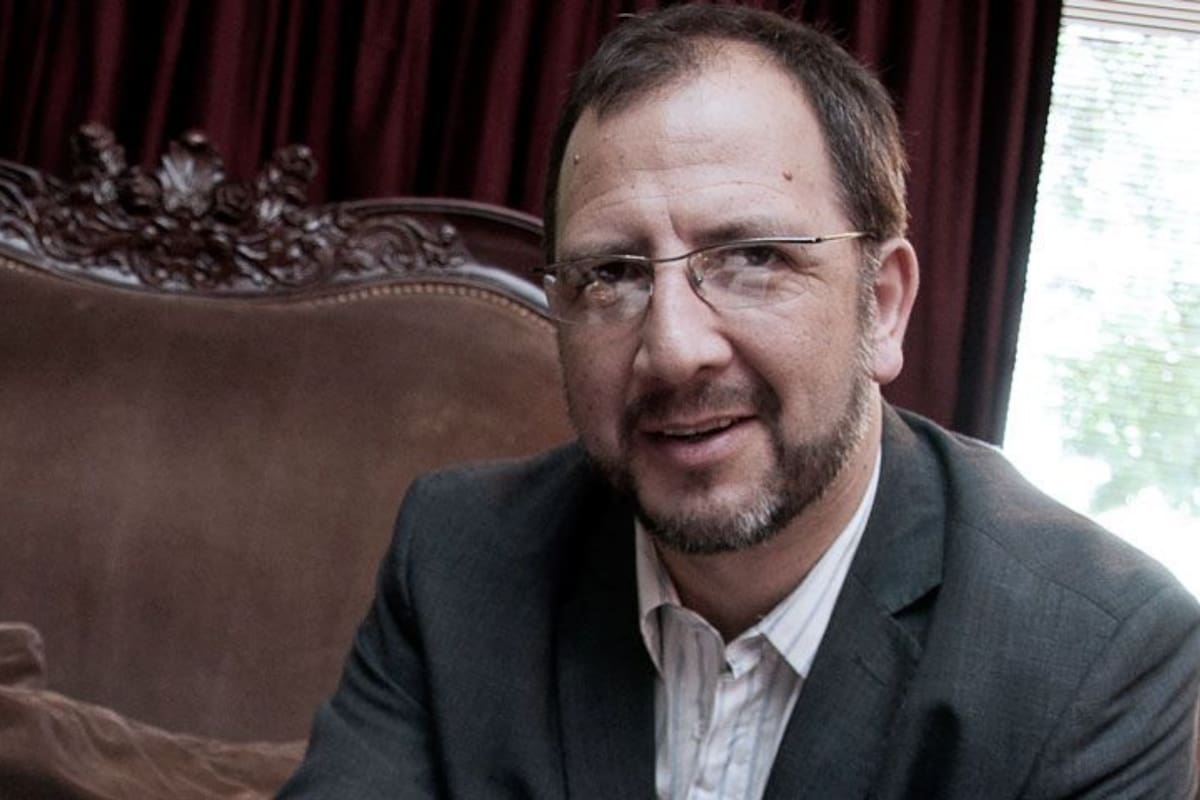 El asesor del intendente de la capital bonaerense, Julio Garro, sostuvo que “tienen derecho a repartir boletas de Victoria Tolosa Paz, pero no escudándose detrás de una pechera del Ministerio de Salud, cuando la vacunación es algo tan sensible"