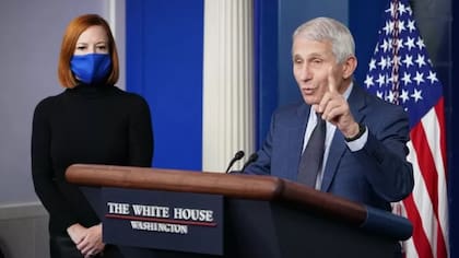 El asesor médico jefe de la Casa Blanca, Anthony Fauci, apuesta por la creación de vacunas pan-coronavirus