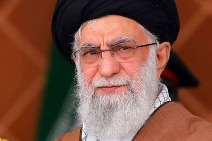 El asesor militar de Ali Khamenei dijo que EE.UU. “debería aceptar las reacciones apropiadas a sus acciones”