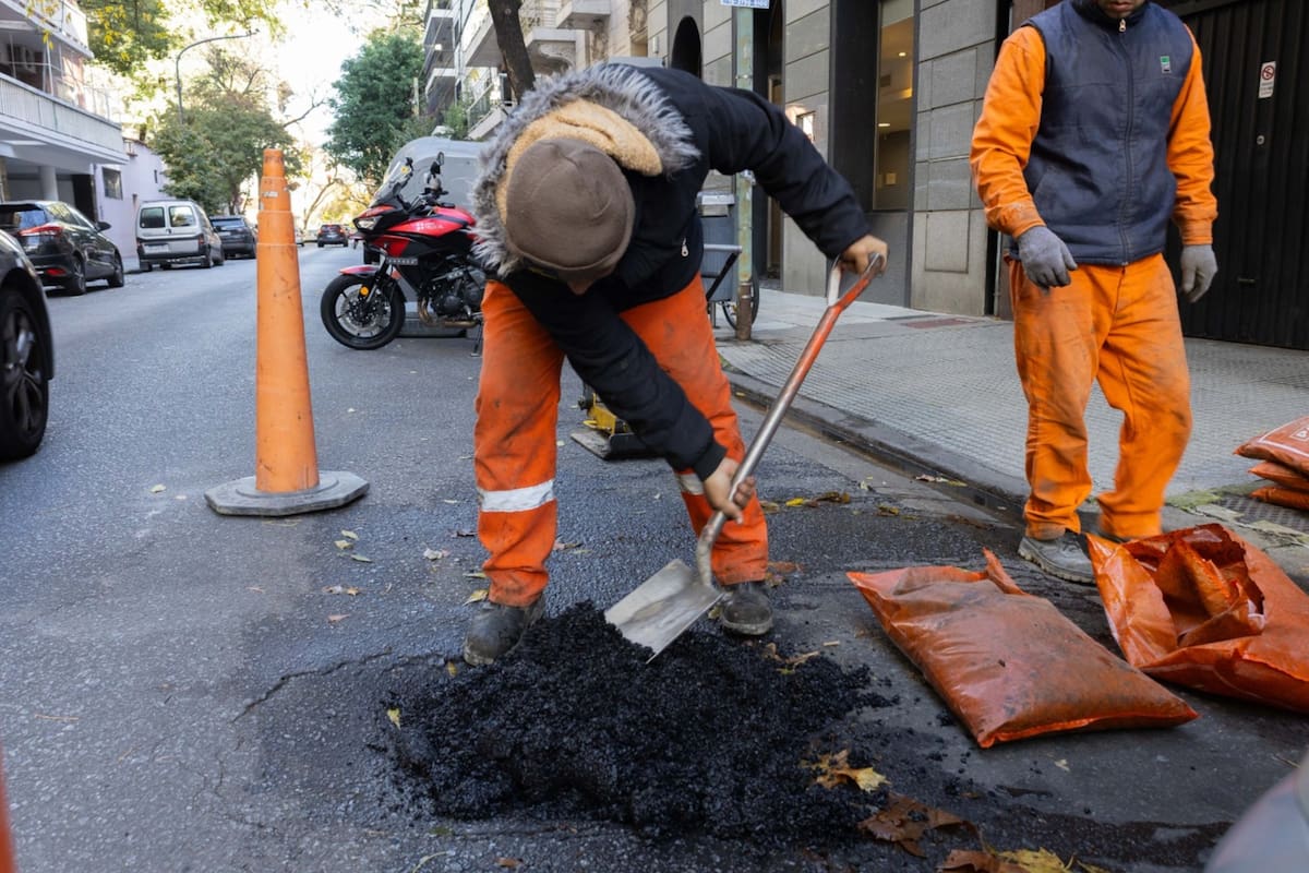 El asfalto frío para tapar los baches de la Ciudad