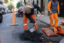 Adiós a las demoras: así es la nueva tecnología “fría” que implementa la Ciudad para tapar baches de forma exprés sin cortar el tránsito