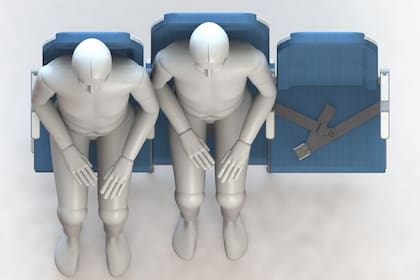 El asiento S1 permite contar con apoyabrazos de dos niveles, para evitar el problema de disputar este espacio para descansar los brazos