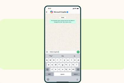 El asistente de IA Copilot llega a WhatsApp, donde se le puede hablar como a un contacto más