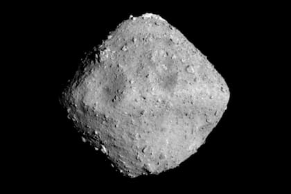 El asteroide Ryugu se encuentra en cercanías de la Tierra, tiene forma de diamante y una extensión de 850 metros de ancho
