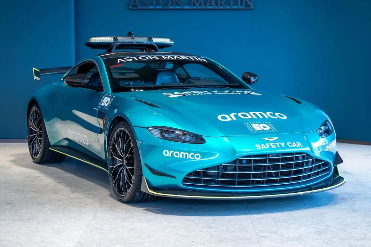 El Aston Martin Vantage que hoy se vende en Inglaterra y formó parte de la flota oficial de Safety Car de la F1 entre 2021 y 2023