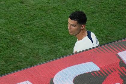 El astro portugués Cristiano Ronaldo tras ser sustituido durante el partido contra Corea del Sur por el Grupo H del Mundial, el 2 de diciembre de 2022, en Rayán, Qatar. (AP Foto/Darko Bandic)