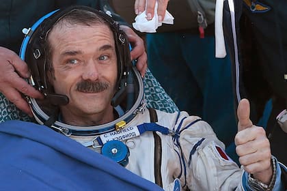 El astronauta canadiense Chris Hadfield, aquí al regresar de su misión en la EEI en 2014