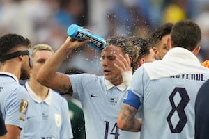 Un deportólogo explicó en detalle qué son y cuáles son los riesgos de las “pausas de hidratación” que se incorporaron en el Mundial 2026