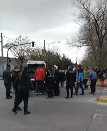 El ataque de barras de Alem en el estadio de Luján provocó un muerto y varios heridos de bala