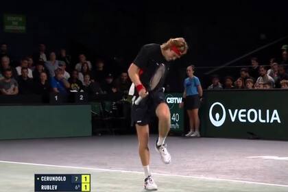 El ataque de furia de Rublev en el partido ante Cerúndolo en París