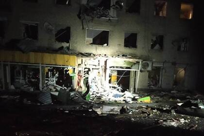 El ataque de un avión ruso sobre una casa privada en Izium, en la región de Kharkiv en marzo pasado