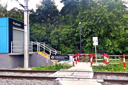 El ataque fue en las vías del ferrocarril Roca, en Hudson