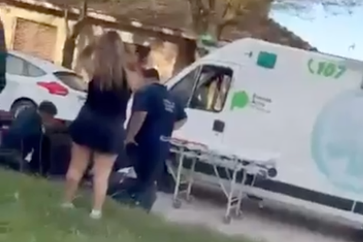 El ataque fue grabado la cámara de un teléfono celular