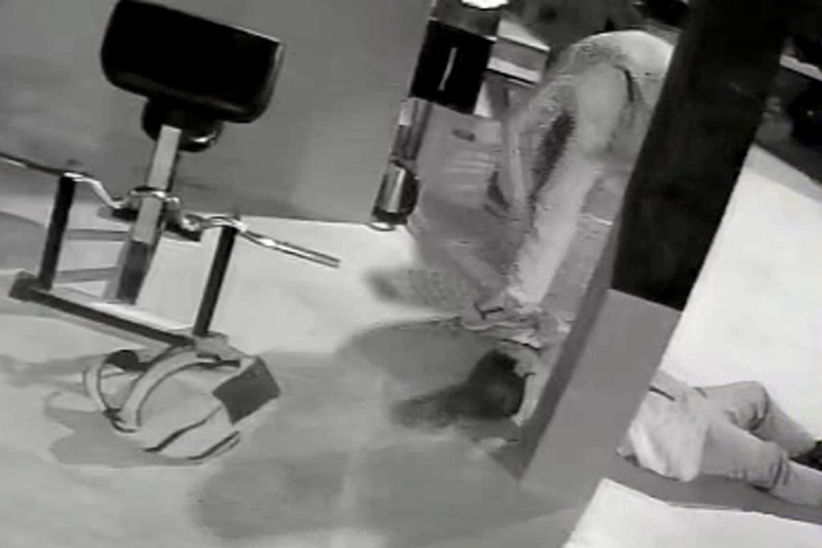 El ataque quedó registrado por una cámara de seguridad