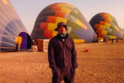 El aterrizaje, el momento sublime del vuelo en los globos aerostáticos que ensayó Lewis Hamilton en Namibia