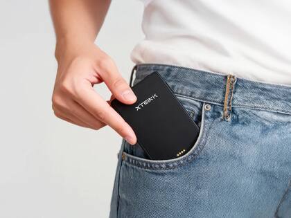 El atractivo del Xteink X3 es que muy pequeño y liviano, por lo que puede llevarse en cualquier bolsillo sin que moleste