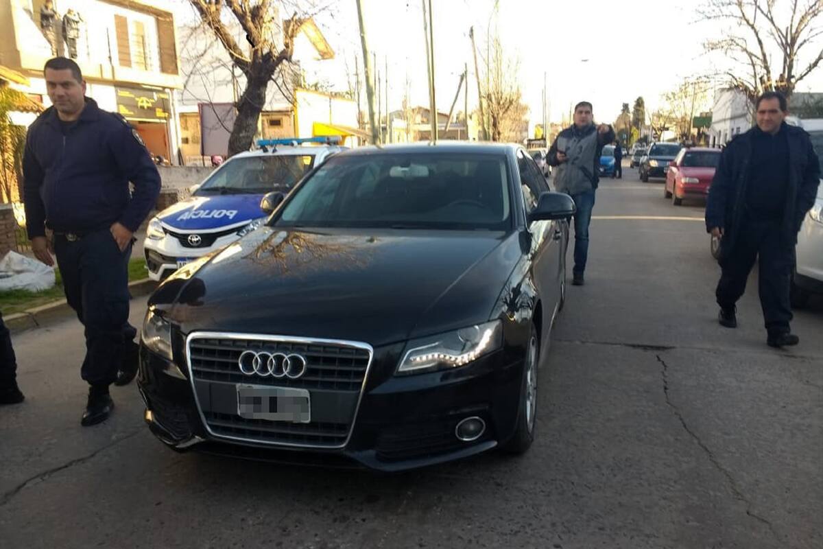 El Audi A4 en el que se movilizaba el estafador de los "autos mellizos"