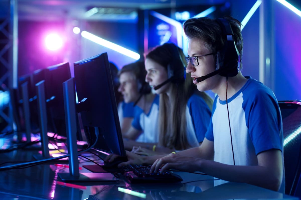 El auge de las competencias de videojuegos ha dado alas a la figura del psicólogo de eSports, cuyo trabajo es similar al de un especialista deportivo, pero difiere en algunas cuestiones
