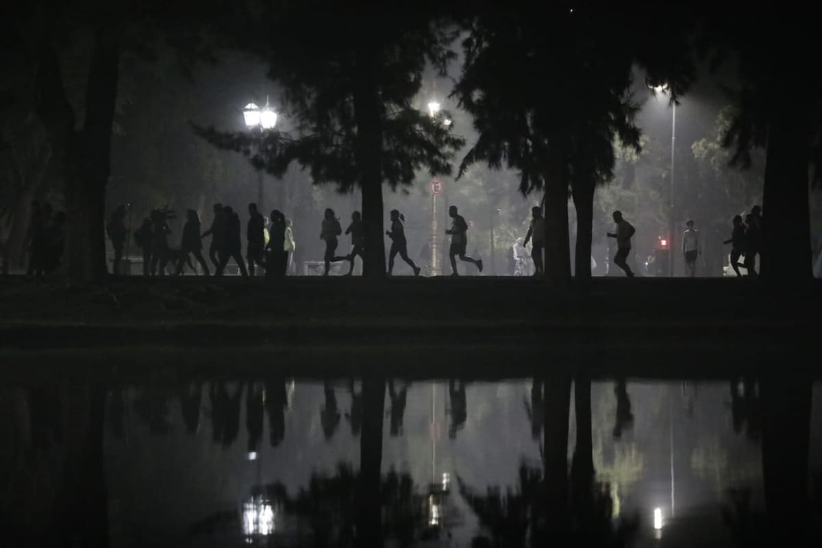 El aumento de casos en los últimos días, las advertencias de los infectólogos y algunos desbordes son, para el Gobierno, factores a tener en cuenta para determinar si hay que cerrar todavía más la cuarentena en AMBA