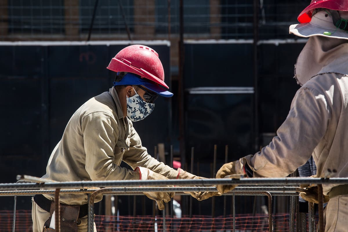 El aumento del 45% del salario mínimo se completara a fin de año.