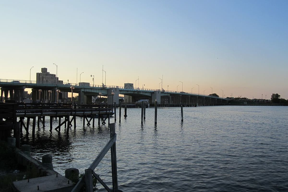El aumento del 87% será aplicado únicamente durante el año fiscal 2025-2026, según el anuncio de la junta municipal de Atlantic Beach