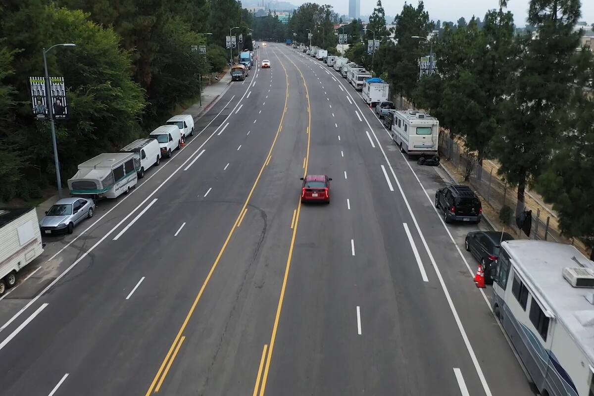 El aumento del alquiler y la pérdida de empleos provocaron que los californianos vivan en vehículos