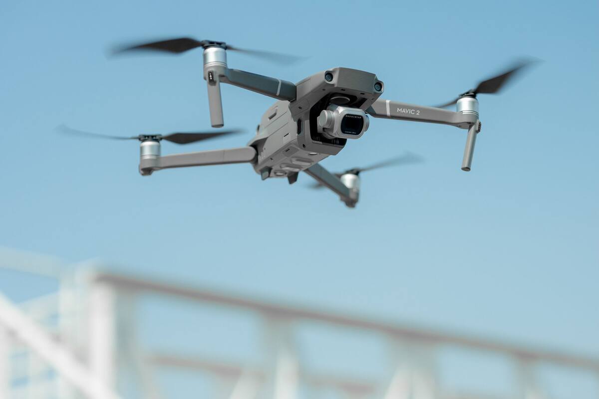 El aumento en la cantidad de dispositivos operando para diversos fines generó un incremento de las preocupaciones en torno a la privacidad de las personas y sus hogares. (Canva)