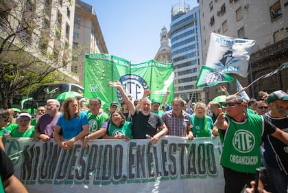El aumento otorgado por el Gobierno para noviembre y diciembre fue rechazado por ATE pero aceptado por UPCN