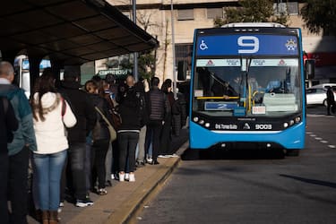 Aumento de colectivos y trenes: el Gobierno aplicará subas de hasta 18% mensual