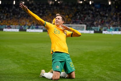 El australiano Craig Goodwin celebra tras marcar un gol para Australia en el partido del Grupo D del Mundial, en Al Wakrah, Qatar, el martes 22 de noviembre de 2022. (AP Foto/Thanassis Stavrakis)