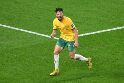 El australiano Mathew Leckie convirtió el único gol de Australia ante Dinamarca; el elenco oceánico pasó