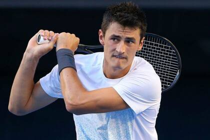 El australiano Tomic podría ser el primer tenista infectado por el coronavirus.
