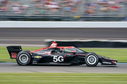 El australiano Will Power conduce su coche en una curva en el Gran Premio de Indianapolis de IndyCar el sábado, 14 de octubre del 2021. (AP Foto/Michael Conroy)