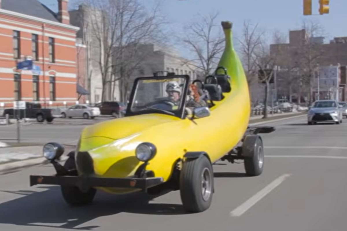 El auto banana demoró dos años en construirse