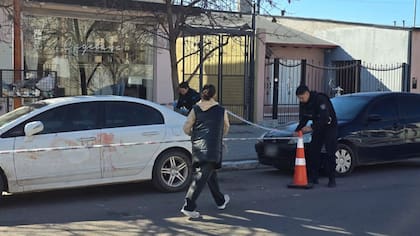 El auto con las manchas de sangre de las puñaladas