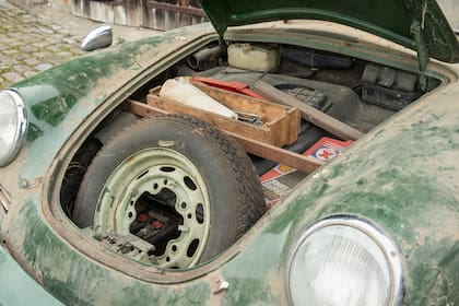 El auto conserva, según la subastadora, su motor original y gran parte de sus componentes de época