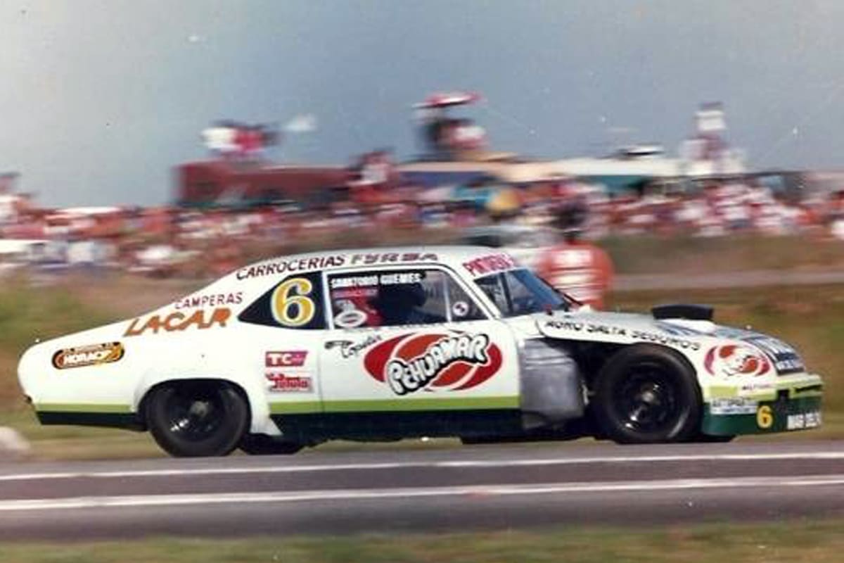 El auto de Carlos Garrido durante una competencia de TC