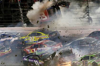 El auto de Dillon en el aire